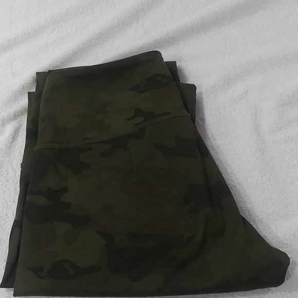 Lululemon Camo Leggings - Picture 3 of 3